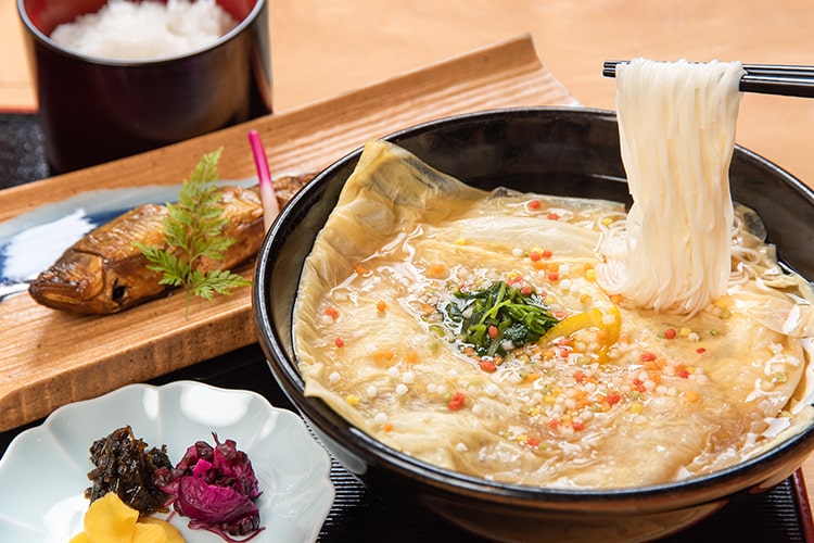 River Terrace喫茶_鮎と京湯葉にゅうめん