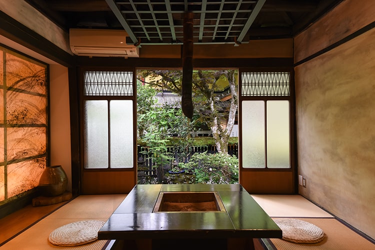 囲炉裏部屋