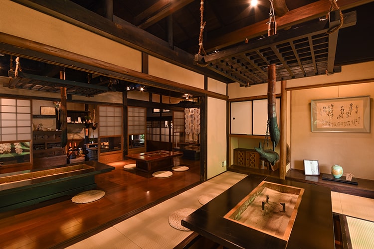 囲炉裏部屋